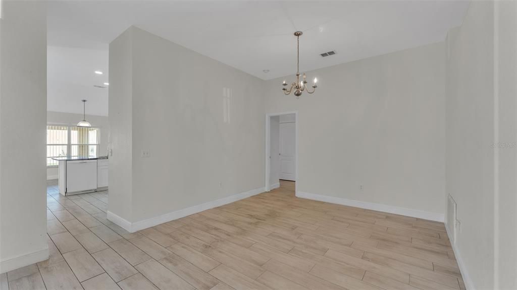 На продажу: $330,000 (3 спален, 2 ванн, 2123 Квадратных фут)