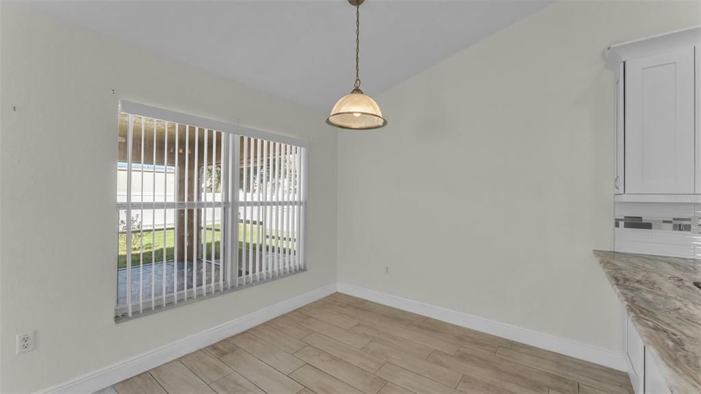 На продажу: $330,000 (3 спален, 2 ванн, 2123 Квадратных фут)