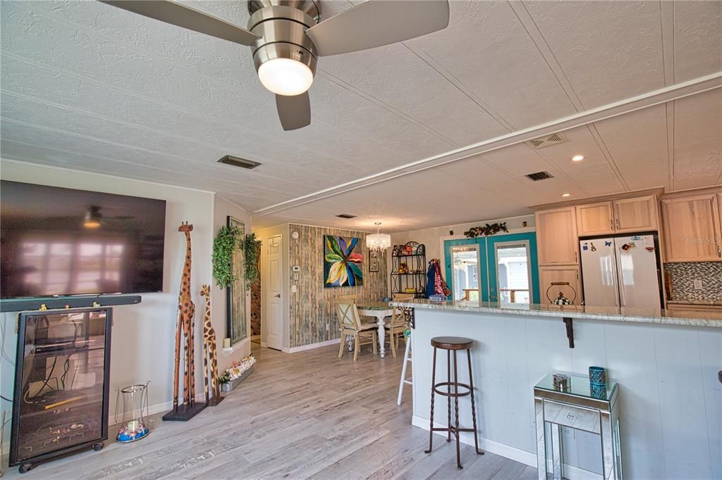 For Sale: $219,000 (2 beds, 2 baths, 1296 Square Feet)