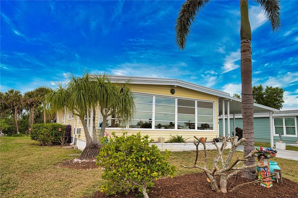 For Sale: $219,000 (2 beds, 2 baths, 1296 Square Feet)