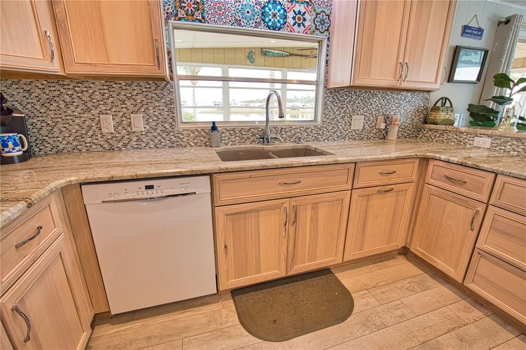 For Sale: $219,000 (2 beds, 2 baths, 1296 Square Feet)