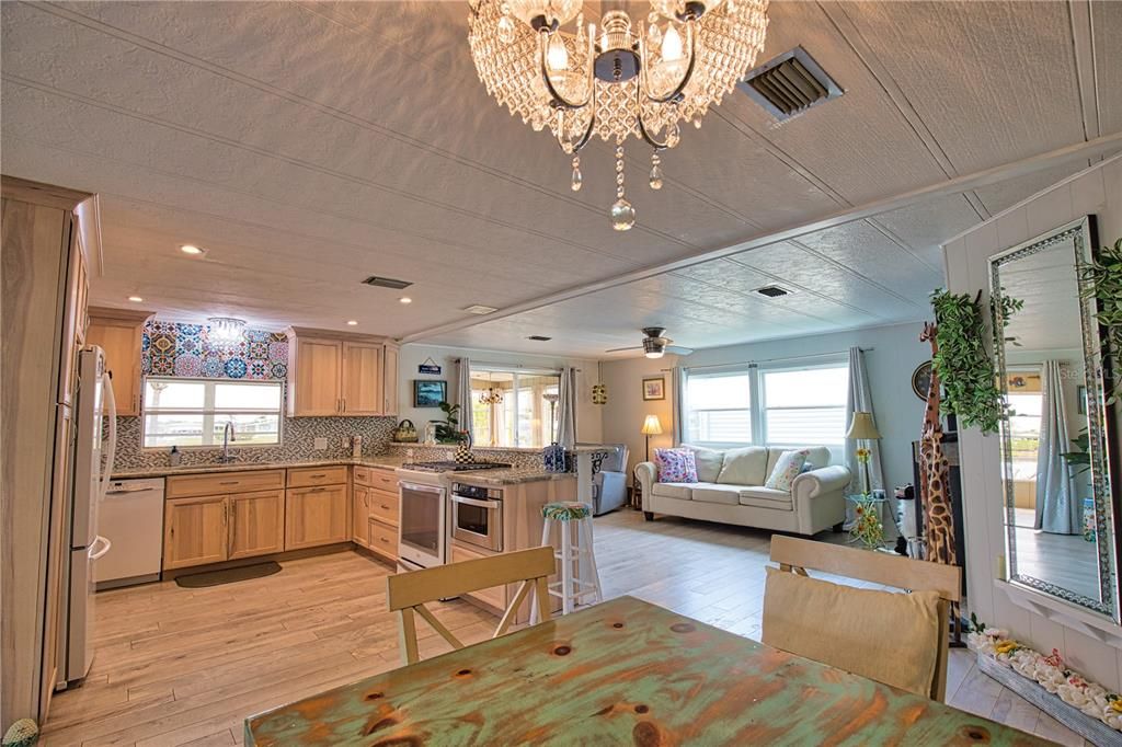 For Sale: $219,000 (2 beds, 2 baths, 1296 Square Feet)