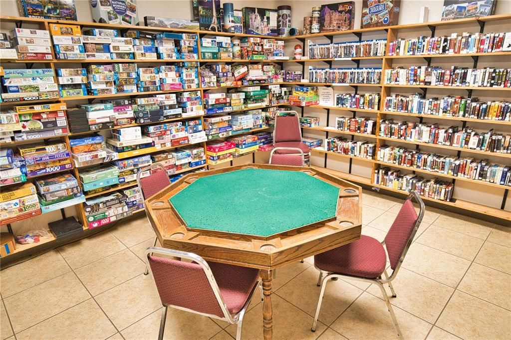 For Sale: $219,000 (2 beds, 2 baths, 1296 Square Feet)