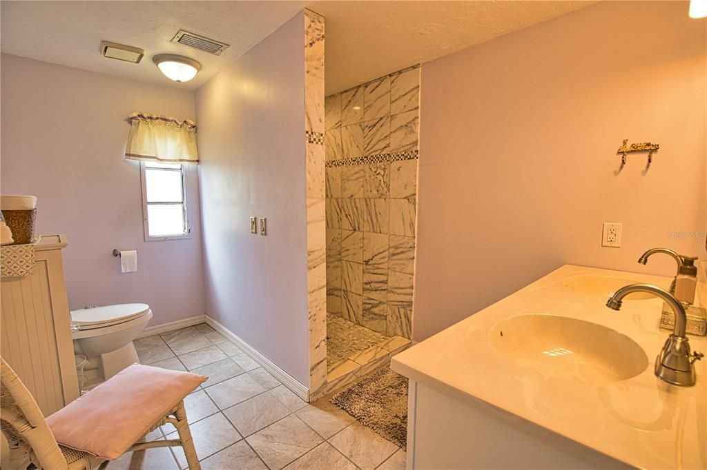 For Sale: $219,000 (2 beds, 2 baths, 1296 Square Feet)