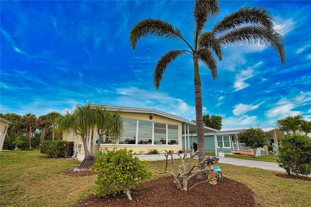 For Sale: $219,000 (2 beds, 2 baths, 1296 Square Feet)