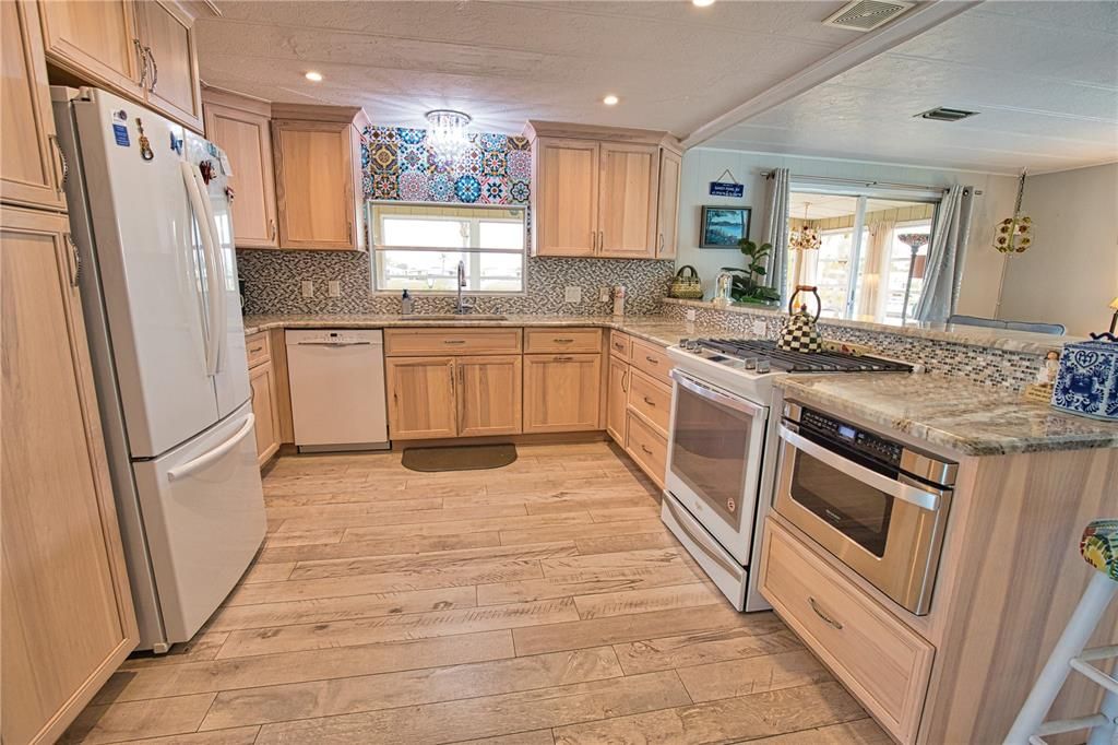 For Sale: $219,000 (2 beds, 2 baths, 1296 Square Feet)