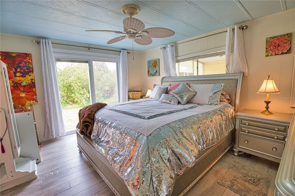 For Sale: $219,000 (2 beds, 2 baths, 1296 Square Feet)