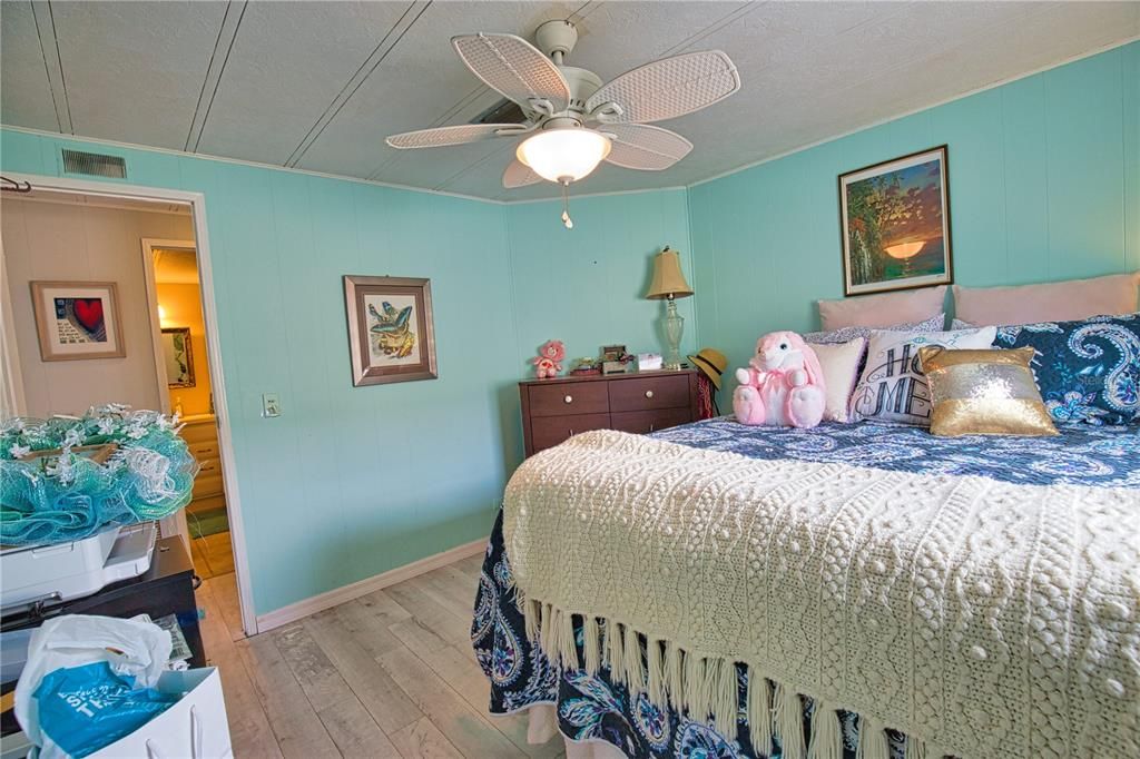 For Sale: $219,000 (2 beds, 2 baths, 1296 Square Feet)