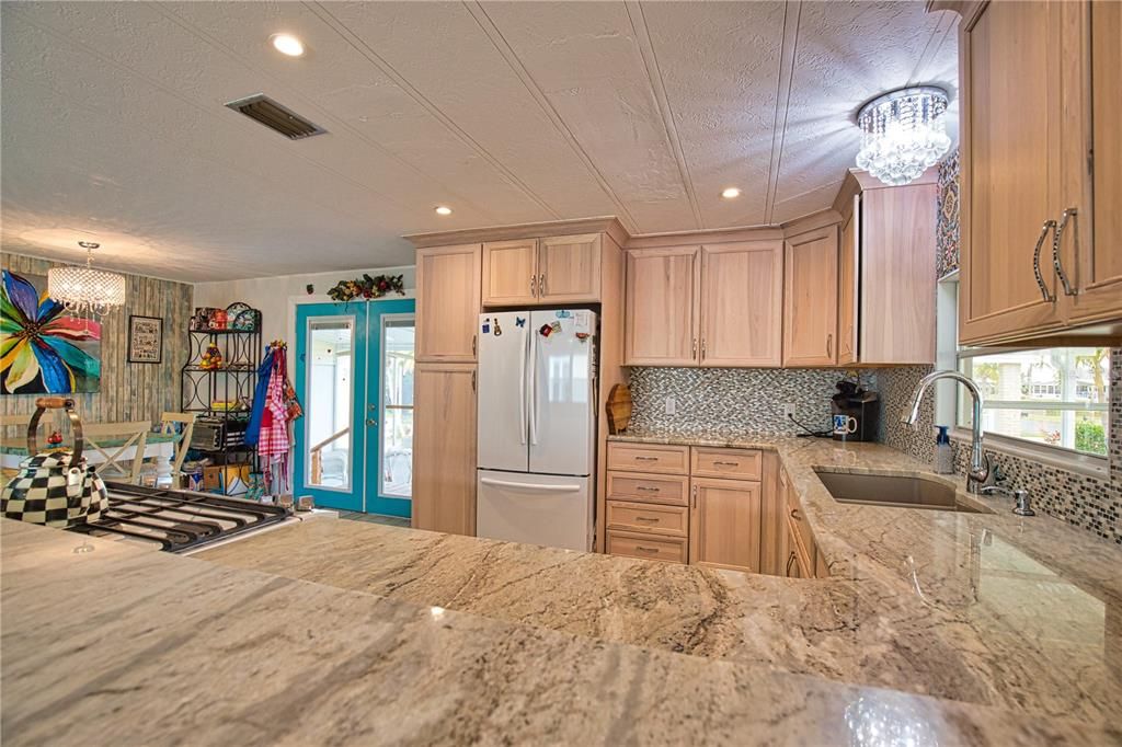 For Sale: $219,000 (2 beds, 2 baths, 1296 Square Feet)