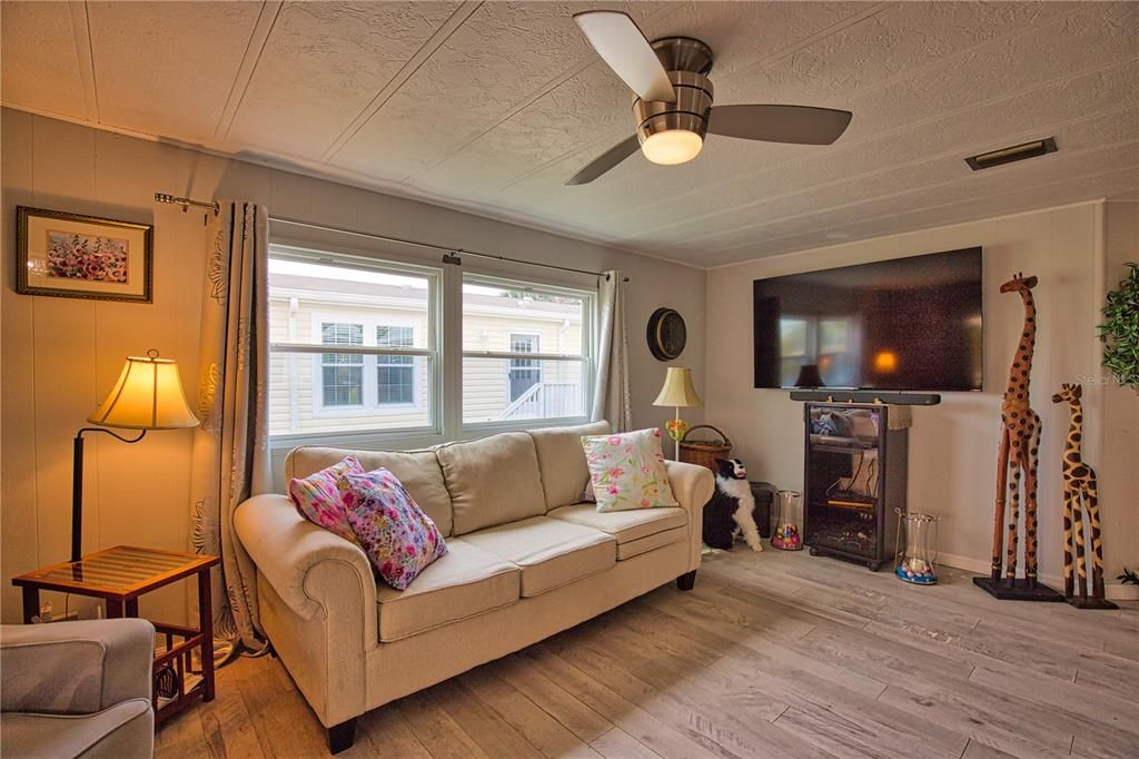 For Sale: $219,000 (2 beds, 2 baths, 1296 Square Feet)