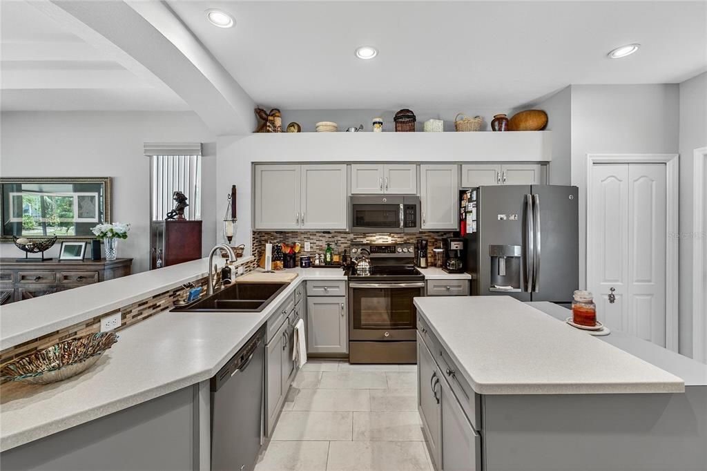 Active With Contract: $349,900 (3 beds, 2 baths, 1634 Square Feet)