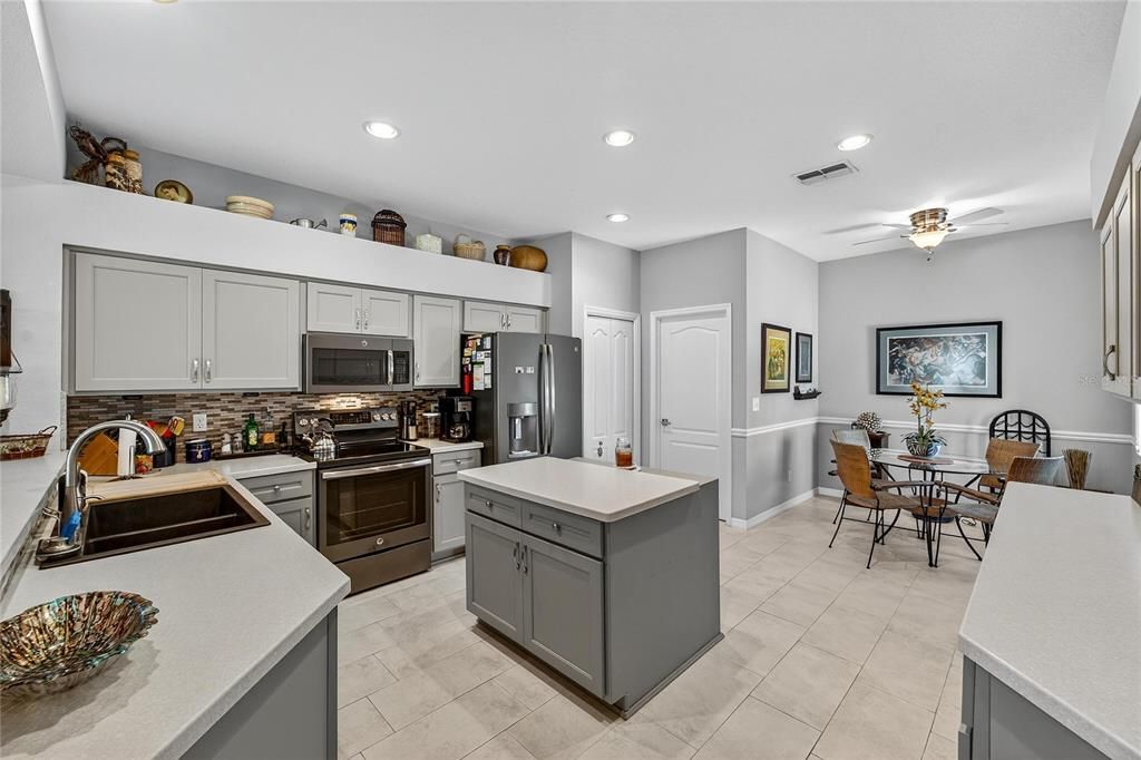 Active With Contract: $349,900 (3 beds, 2 baths, 1634 Square Feet)