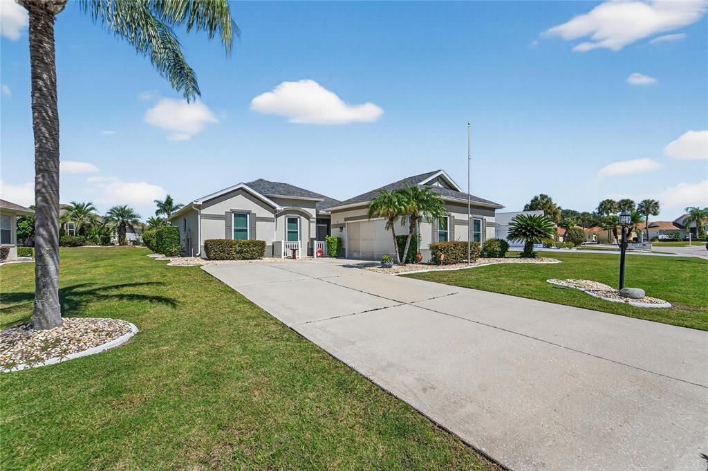 Active With Contract: $349,900 (3 beds, 2 baths, 1634 Square Feet)