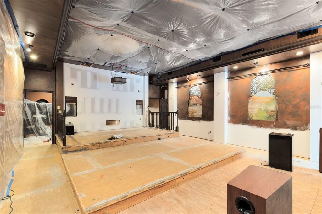 Active With Contract: $1,100,000 (4 beds, 5 baths, 6348 Square Feet)