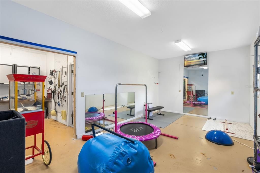 Active With Contract: $1,100,000 (4 beds, 5 baths, 6348 Square Feet)