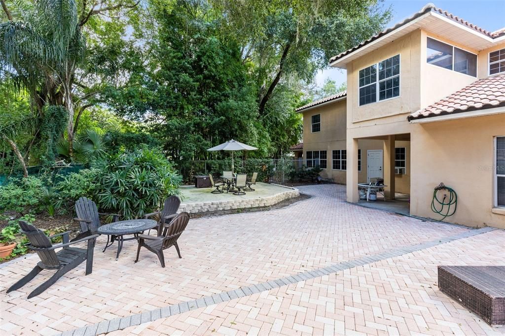 Active With Contract: $1,100,000 (4 beds, 5 baths, 6348 Square Feet)