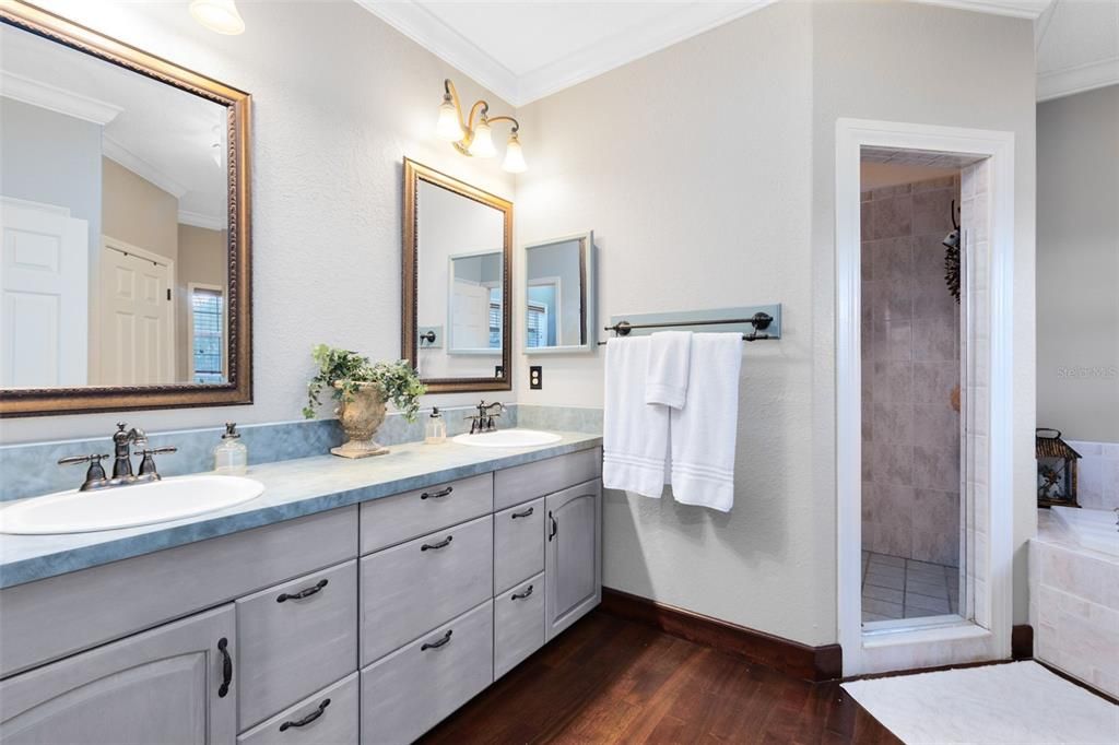 Active With Contract: $1,100,000 (4 beds, 5 baths, 6348 Square Feet)