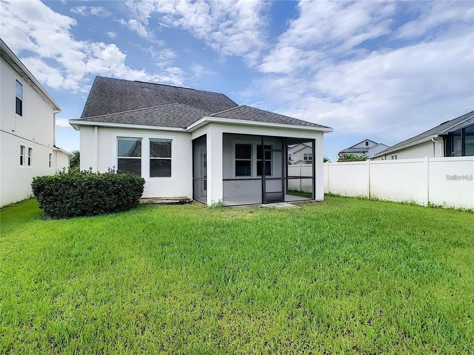 Activo con contrato: $2,400 (3 camas, 2 baños, 1950 Pies cuadrados)