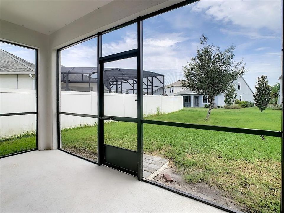 Activo con contrato: $2,400 (3 camas, 2 baños, 1950 Pies cuadrados)