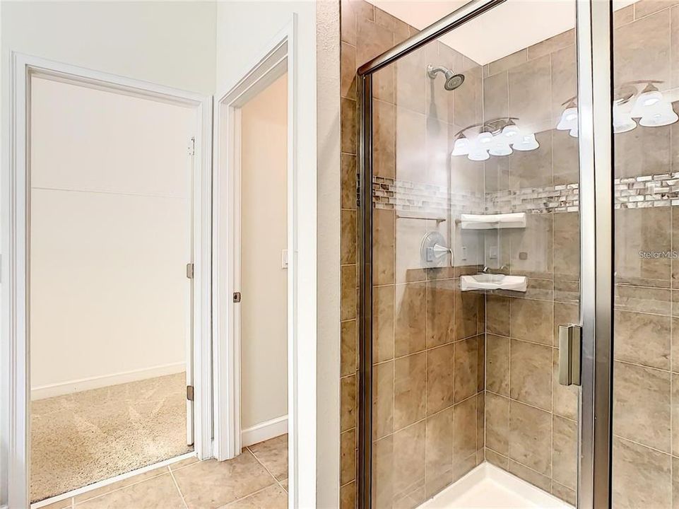 Activo con contrato: $2,400 (3 camas, 2 baños, 1950 Pies cuadrados)