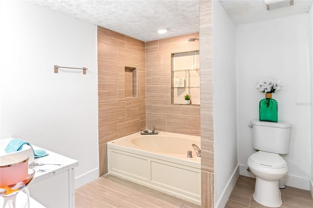 Active With Contract: $360,000 (4 beds, 3 baths, 1652 Square Feet)