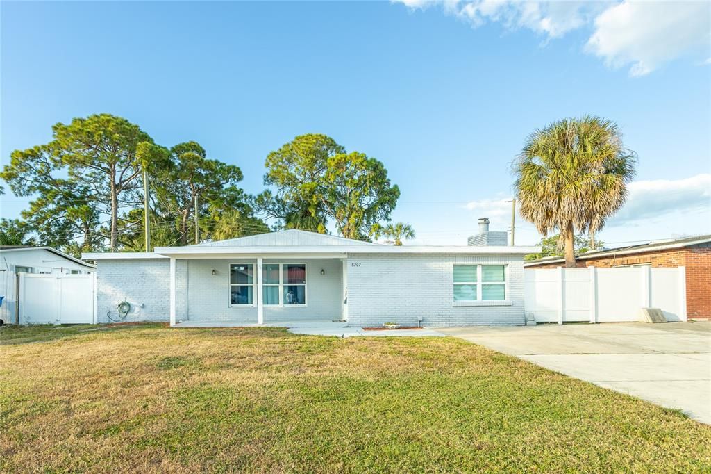 Active With Contract: $360,000 (4 beds, 3 baths, 1652 Square Feet)