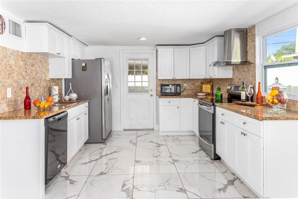 Active With Contract: $360,000 (4 beds, 3 baths, 1652 Square Feet)