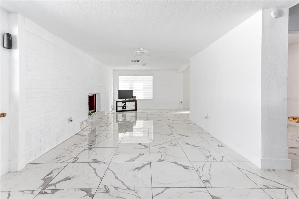 Active With Contract: $360,000 (4 beds, 3 baths, 1652 Square Feet)