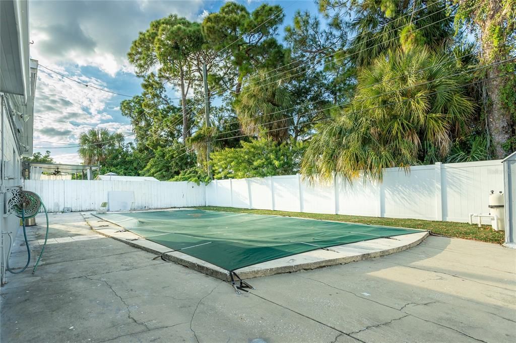 Active With Contract: $360,000 (4 beds, 3 baths, 1652 Square Feet)