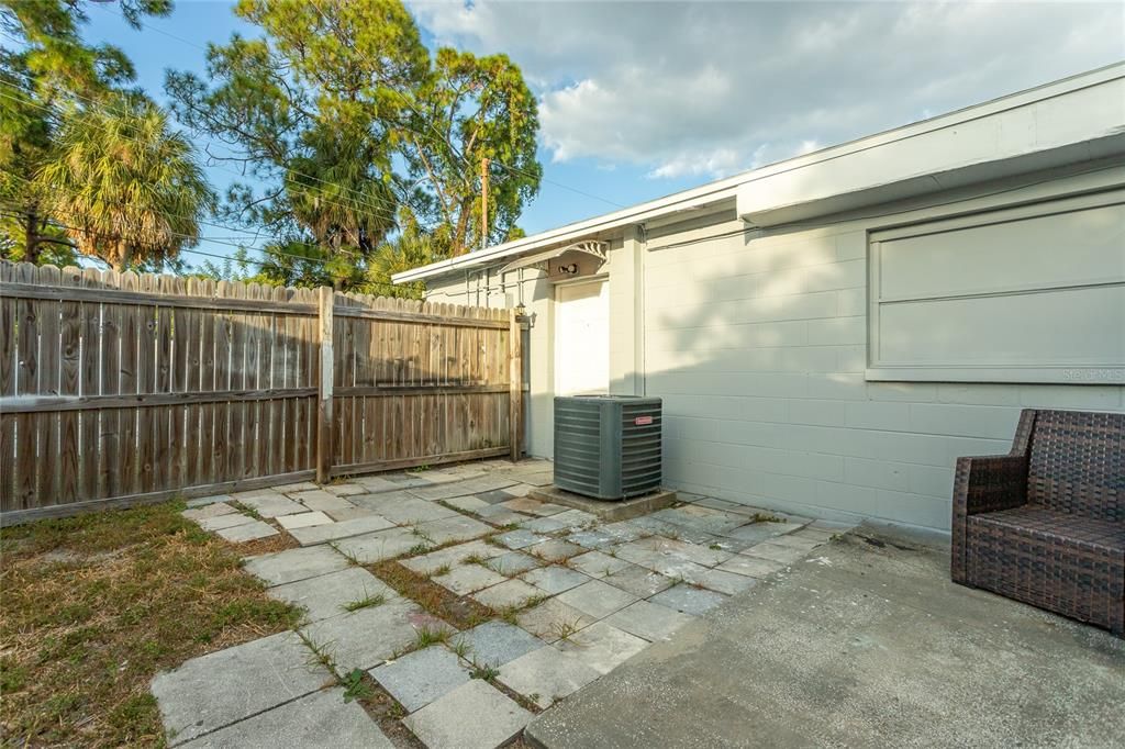 Active With Contract: $360,000 (4 beds, 3 baths, 1652 Square Feet)