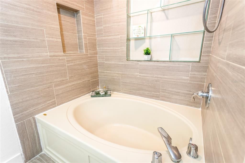 Active With Contract: $360,000 (4 beds, 3 baths, 1652 Square Feet)