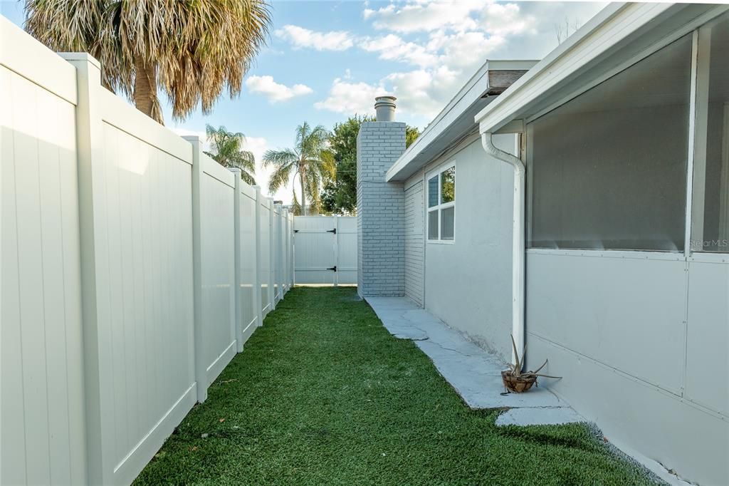 Active With Contract: $360,000 (4 beds, 3 baths, 1652 Square Feet)