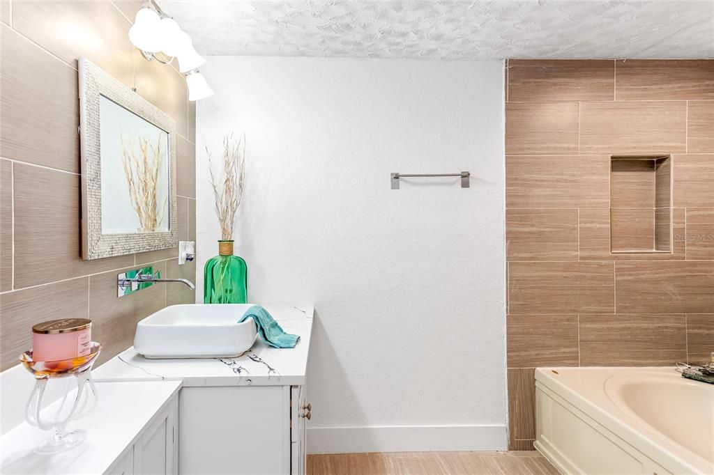 Active With Contract: $360,000 (4 beds, 3 baths, 1652 Square Feet)