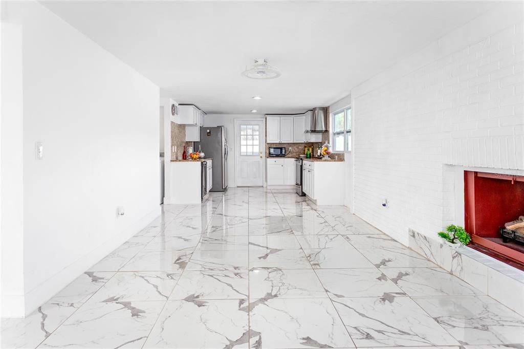 Active With Contract: $360,000 (4 beds, 3 baths, 1652 Square Feet)