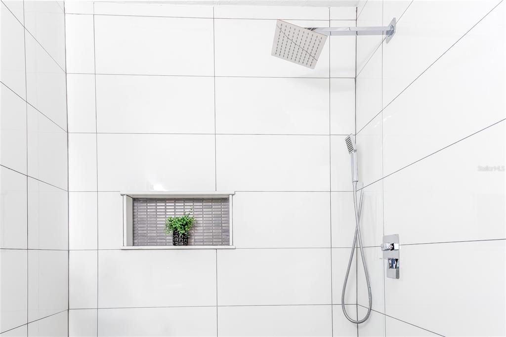 Active With Contract: $360,000 (4 beds, 3 baths, 1652 Square Feet)