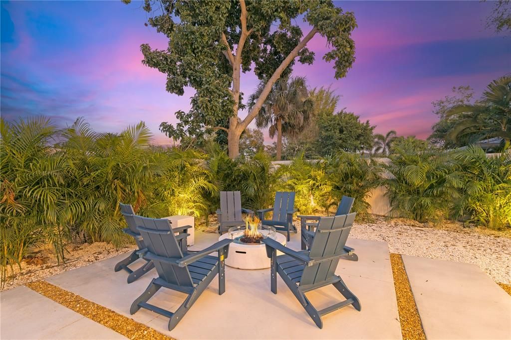 For Sale: $2,499,900 (6 beds, 6 baths, 3697 Square Feet)