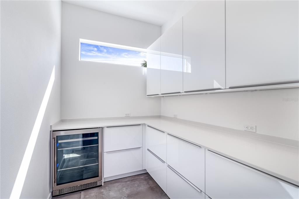 For Sale: $2,499,900 (6 beds, 6 baths, 3697 Square Feet)