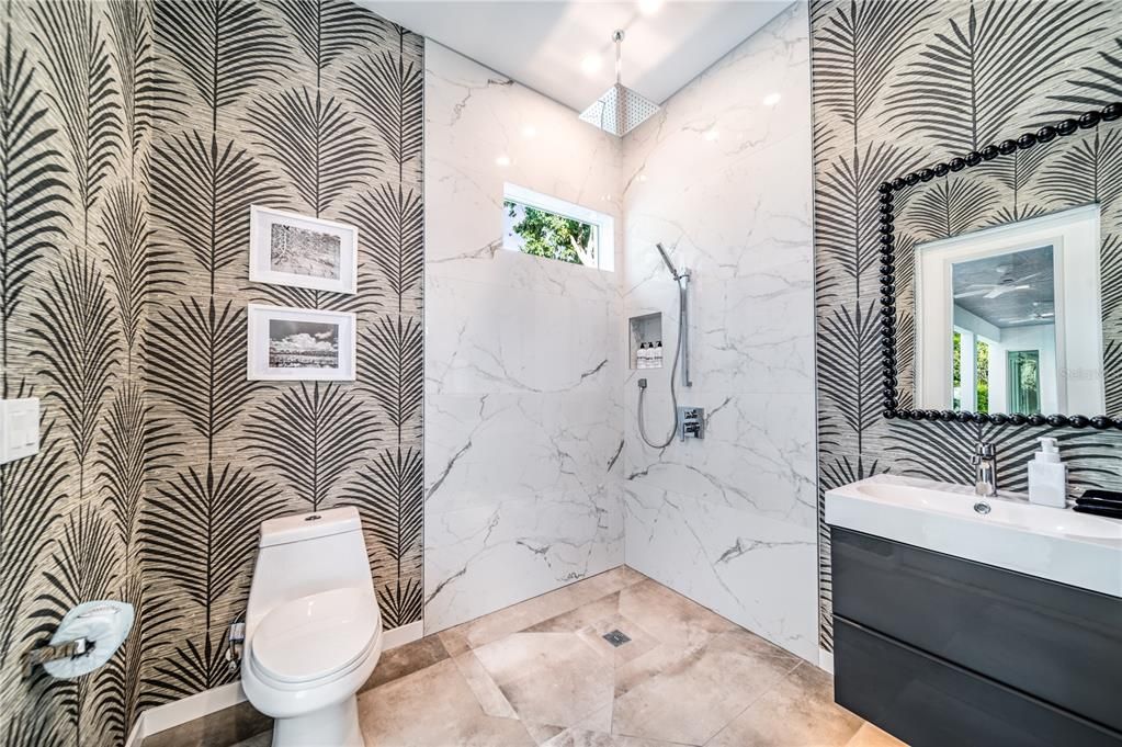 For Sale: $2,499,900 (6 beds, 6 baths, 3697 Square Feet)