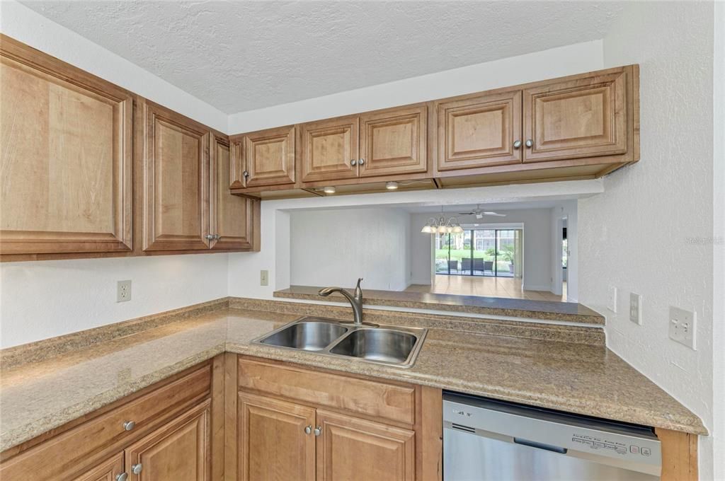 待售: $315,000 (2 贝兹, 2 浴室, 1233 平方英尺)