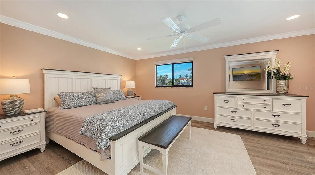 На продажу: $3,275,000 (4 спален, 2 ванн, 2550 Квадратных фут)