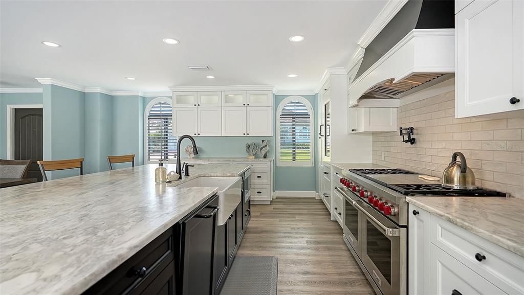 На продажу: $3,275,000 (4 спален, 2 ванн, 2550 Квадратных фут)