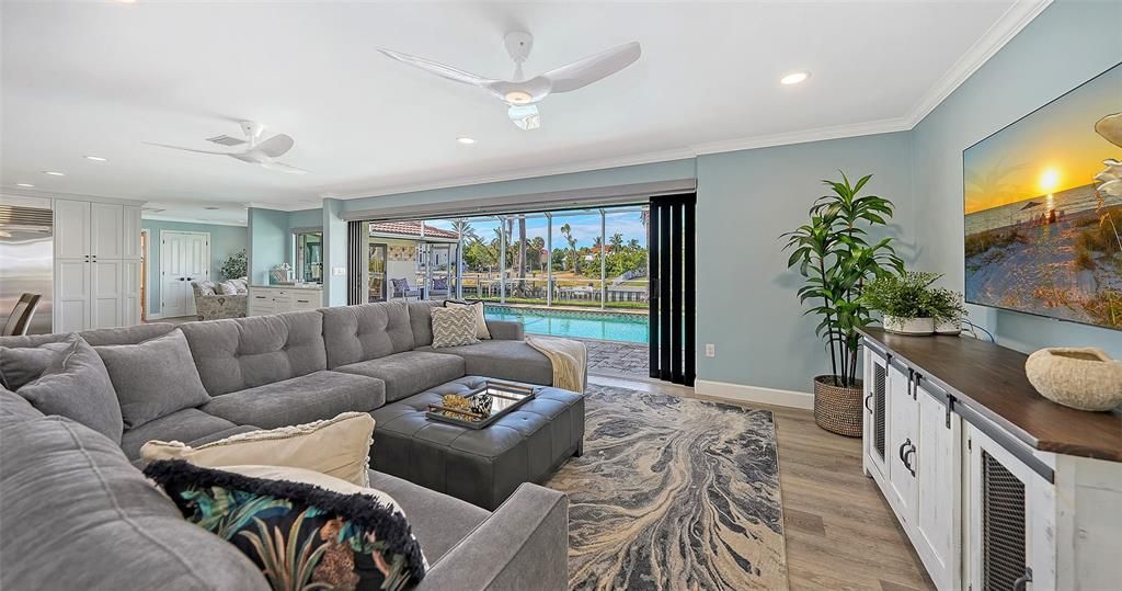 На продажу: $3,275,000 (4 спален, 2 ванн, 2550 Квадратных фут)