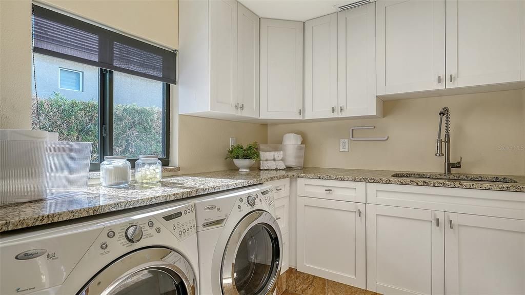 На продажу: $3,275,000 (4 спален, 2 ванн, 2550 Квадратных фут)