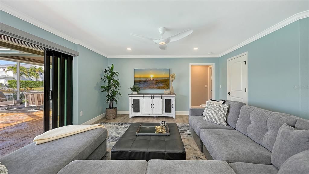 На продажу: $3,275,000 (4 спален, 2 ванн, 2550 Квадратных фут)