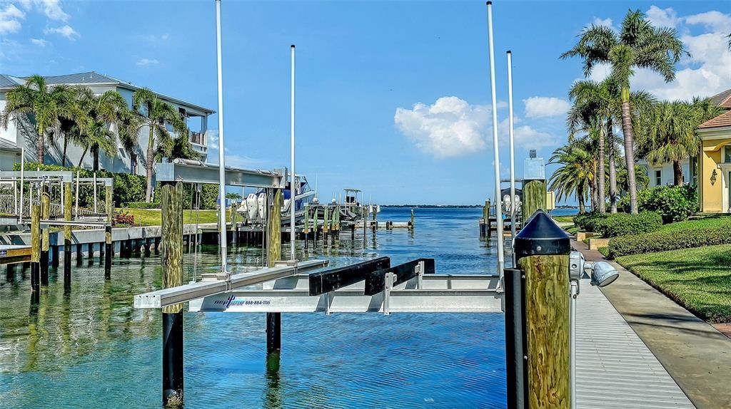 На продажу: $3,275,000 (4 спален, 2 ванн, 2550 Квадратных фут)