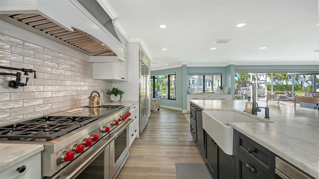 На продажу: $3,275,000 (4 спален, 2 ванн, 2550 Квадратных фут)