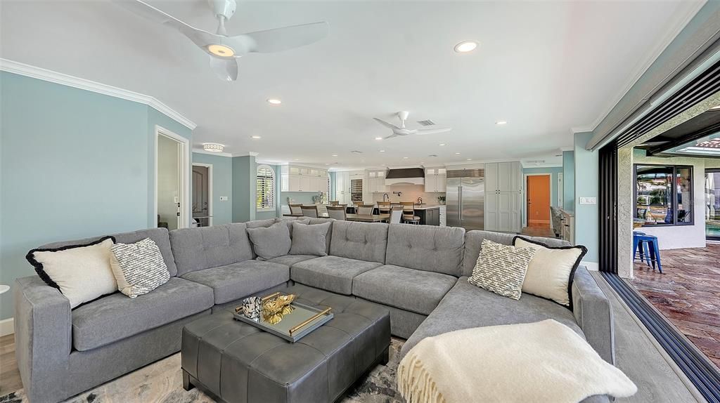 На продажу: $3,275,000 (4 спален, 2 ванн, 2550 Квадратных фут)