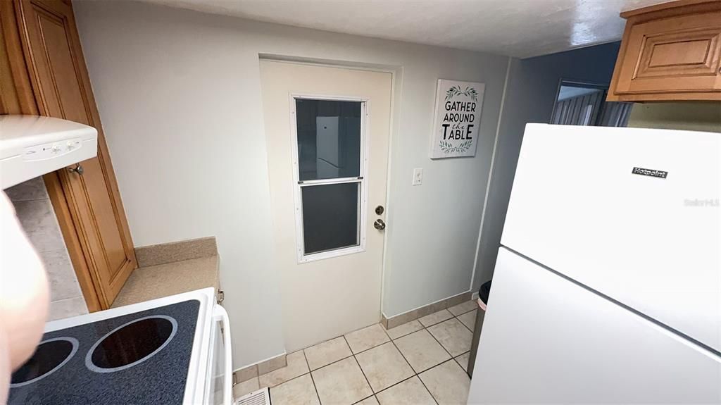 待售: $129,000 (1 贝兹, 1 浴室, 1040 平方英尺)