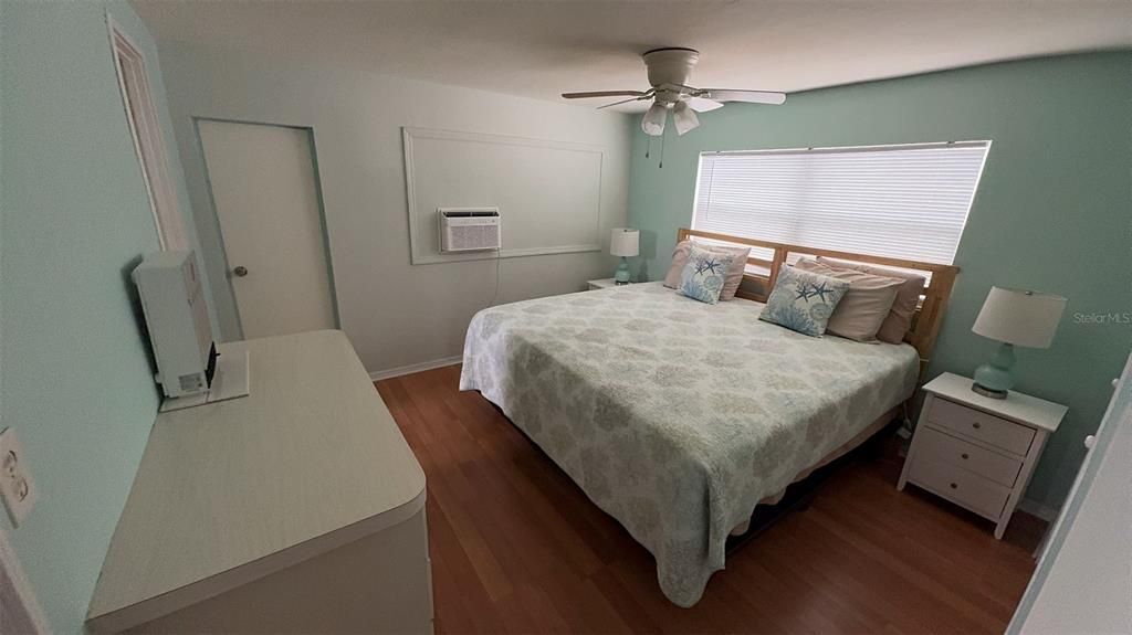 待售: $129,000 (1 贝兹, 1 浴室, 1040 平方英尺)