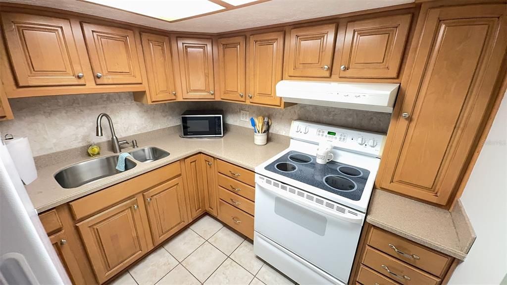 待售: $129,000 (1 贝兹, 1 浴室, 1040 平方英尺)